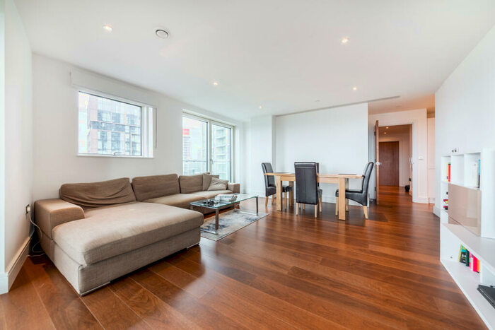 3 Bedroom Apartment To Rent In Talisman Tower, Lincoln Plaza, Canary Wharf, London, E14