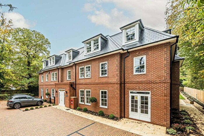 1 Bedroom Flat To Rent In St. Georges Avenue, Weybridge, KT13