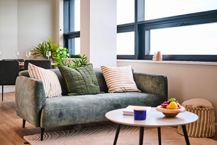 1 Bedroom Apartment To Rent In The Octagon - Great Charles Street Queensway, Birmingham, B3
