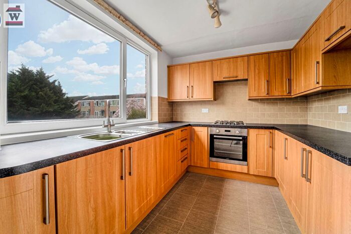 4 Bedroom Town House For Sale In Overton Close, Isleworth, TW7