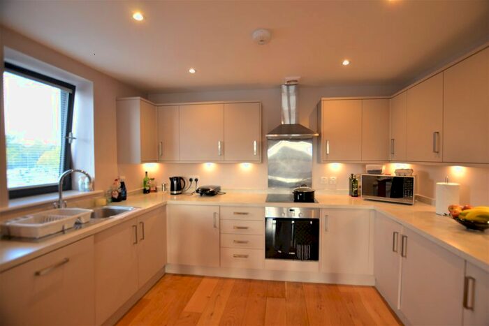 2 Bedroom Flat To Rent In Cedar Lane, GU16