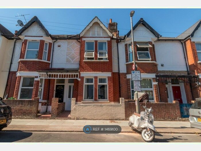 4 Bedroom Terraced House To Rent In Thurso Street, London, SW17