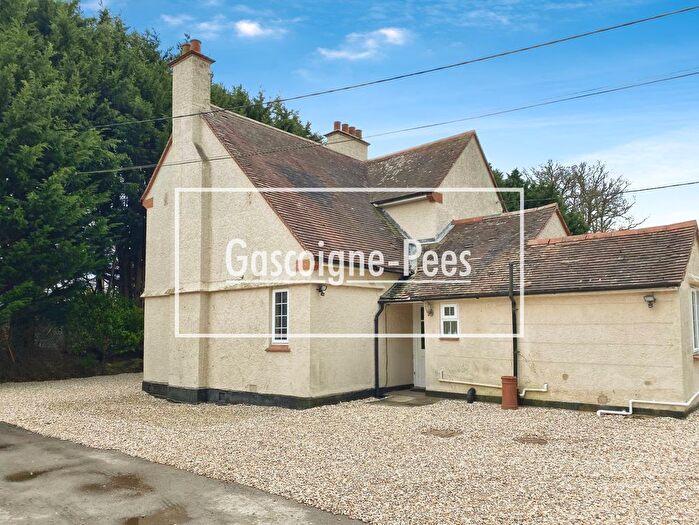 3 Bedroom Detached House To Rent In Aldermaston Road, Tadley, RG26