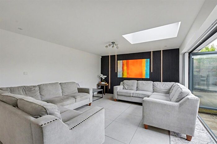 4 Bedroom Semi-detached House For Sale In Spinney Crescent, Toton, NG9