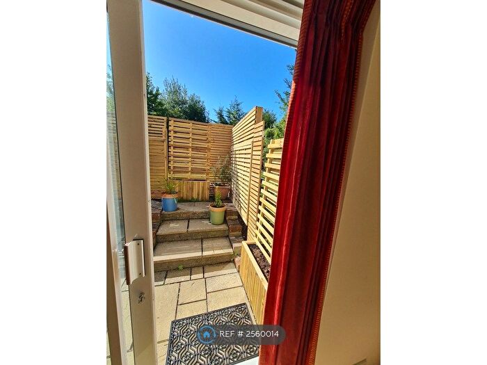 1 Bedroom Flat To Rent In Talbot Avenue, High Wycombe, HP13