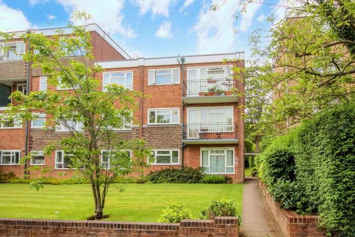1 Bedroom Flat To Rent In Lovelace Road, Surbiton, KT6