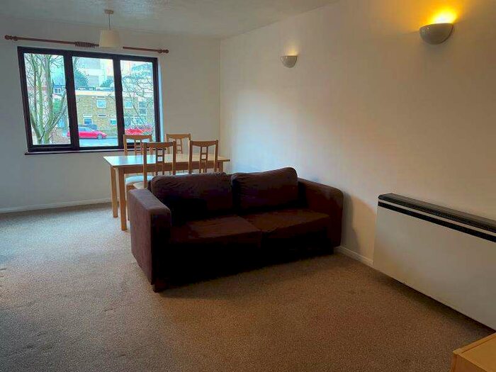 2 Bedroom Flat To Rent In 2 Bedroom Flat, The Pelhams, Wimbledon, SW19