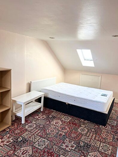 Studio To Rent In Beechcroft Road, London, SW17