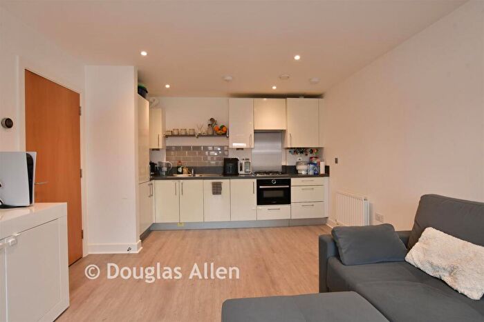 1 Bedroom Apartment For Sale In Spring Gardens, Romford, Essex, RM7