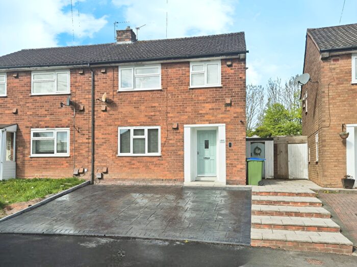 3 Bedroom Semi-Detached House For Sale In Pitfields Road, Oldbury, B68