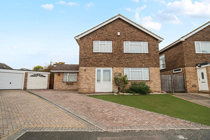 4 Bedroom Detached House For Sale In Cranleigh Drive, Swanley, Kent, BR8