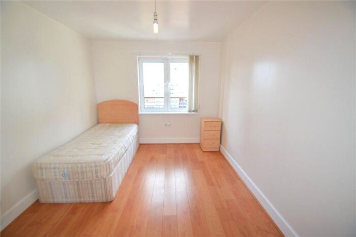 2 Bedroom Apartment To Rent In Park Lane, Croydon, CR0