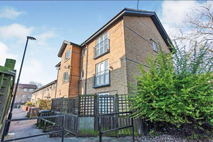 3 Bedroom Flat To Rent In Liardet Street, London, SE14