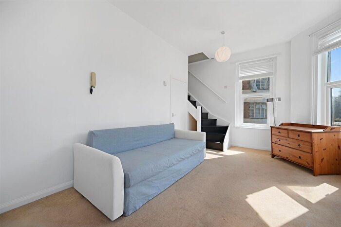 Studio To Rent In St Pauls Avenue, Willesden Green, NW2