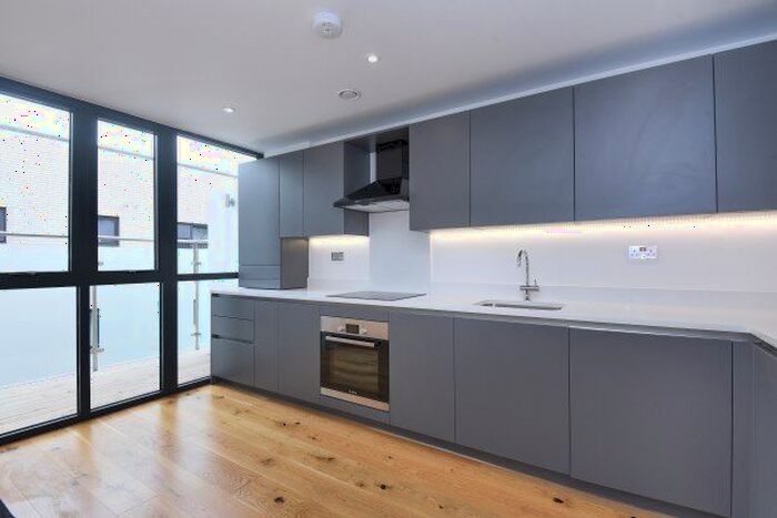 3 Bedroom Flat To Rent In Tyssen Street, London, E8
