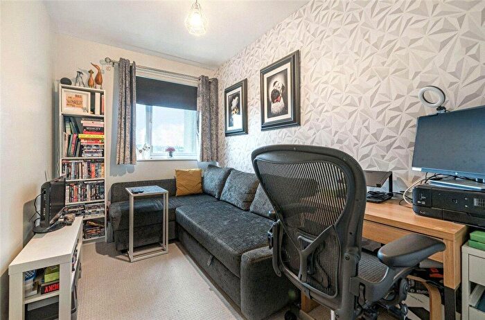 2 Bedroom Apartment For Sale In Windrush Drive, High Wycombe, Buckinghamshire, HP13