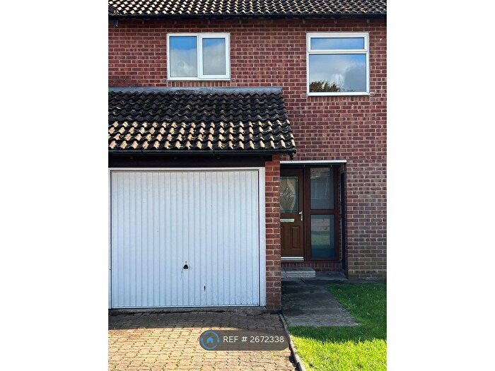 3 Bedroom Terraced House To Rent In Woodglade Close, Southampton, SO40