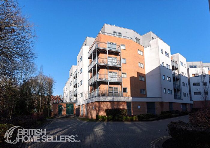 1 Bedroom Flat For Sale In Sovereign Way, Tonbridge, Kent, TN9