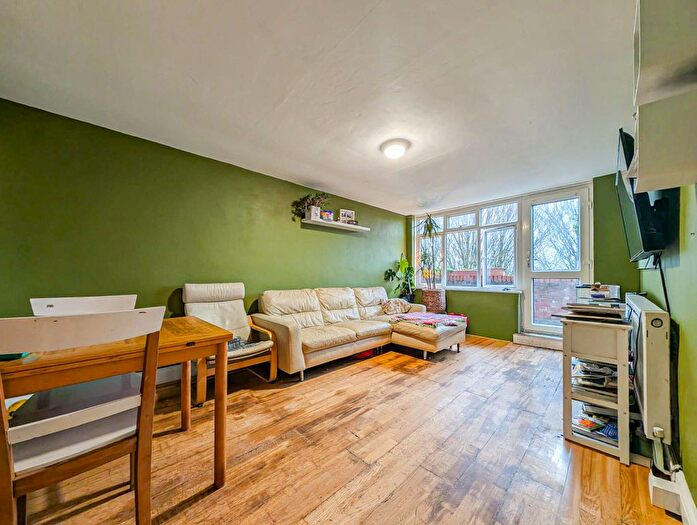 1 Bedroom Flat To Rent In Murfett Close, London, SW19