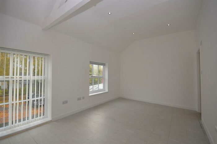 1 Bedroom Flat To Rent In High Street, Desborough, Kettering, NN14