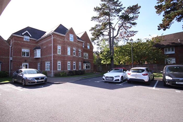 2 Bedroom Apartment To Rent In Paxton Road, Fareham, PO14