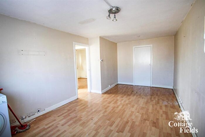 1 Bedroom Flat To Rent In Churchbury Lane, Enfield, EN1
