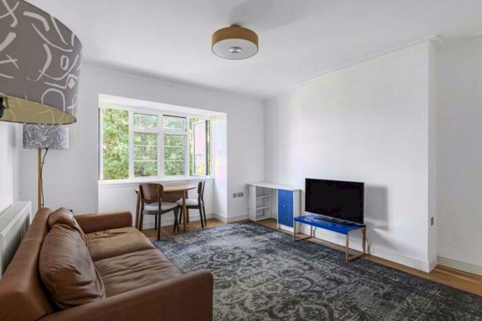 2 Bedroom Flat To Rent In Colney Hatch Lane, London, N10
