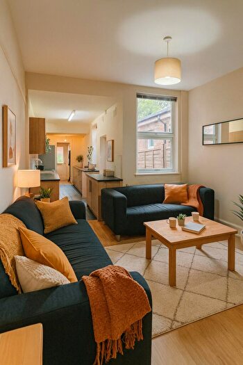 6 Bedroom House To Rent In Dawlish Road, Selly Oak, West Midlands, B29