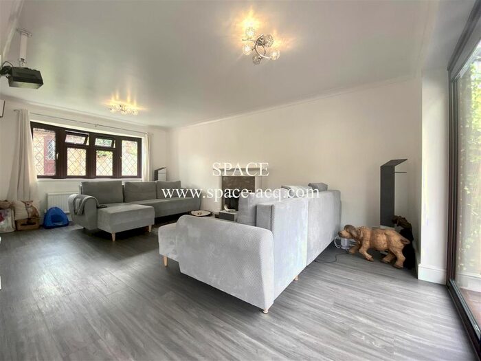 4 Bedroom Property To Rent In Great Leighs Way, Basildon, Essex, SS13