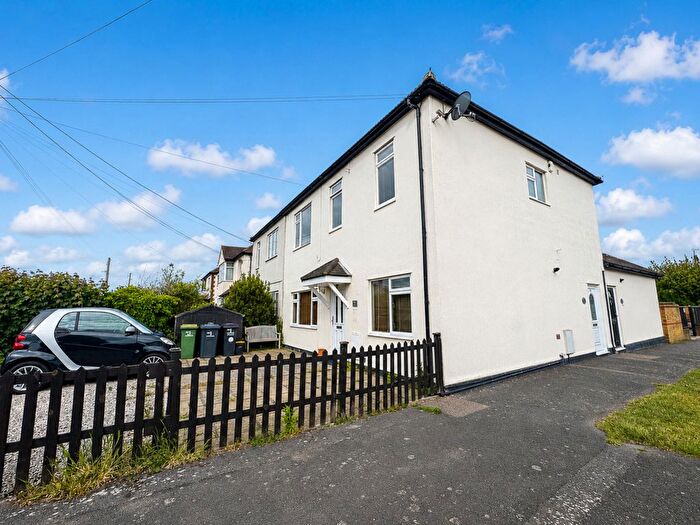 2 Bedroom Flat For Sale In Greensward Lane, Hockley, SS5