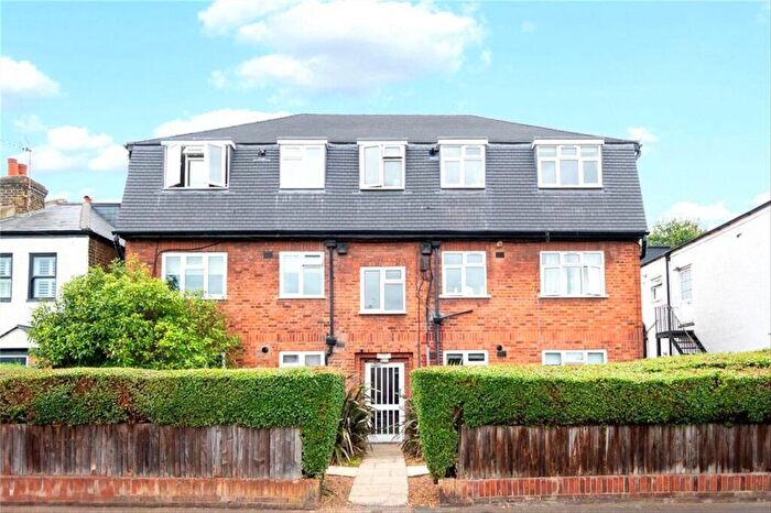 2 Bedroom Flat To Rent In Second Cross Road, Twickenham, TW2
