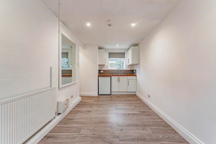 Studio To Rent In Epping Walk, Crawley, RH10