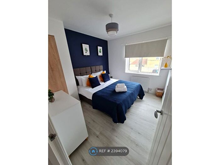 4 Bedroom Semi-Detached House To Rent In Upper Bloomfield Road, Bath, BA2
