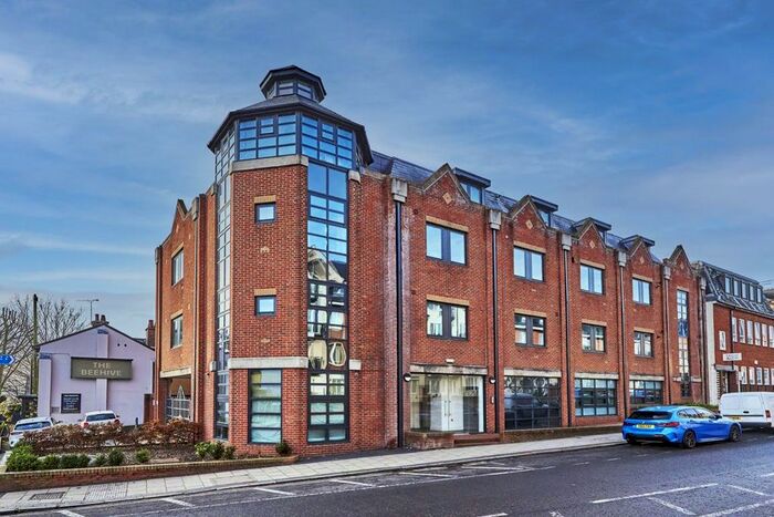 2 Bedroom Flat To Rent In Edinburgh House, St Albans, Herts AL1