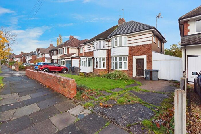 3 Bedroom Semi Detached House For Sale In Colebourne Road, Birmingham, B13
