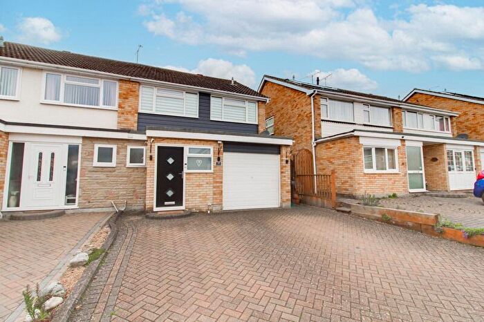 4 Bedroom Semi-Detached House For Sale In Belmont Close, Wickford, Essex, SS12