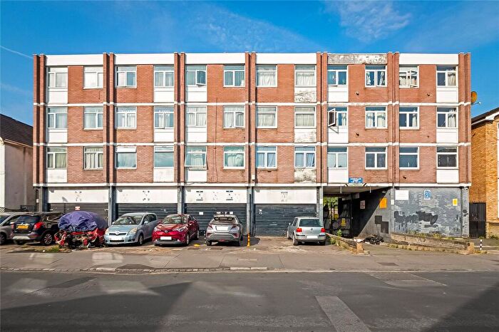 2 Bedroom Apartment For Sale In Bensham Manor Road, Thornton Heath, CR7