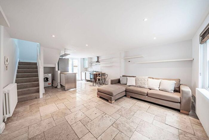 2 Bedroom Maisonette To Rent In Coldharbour Lane, Brixton, London, SW9