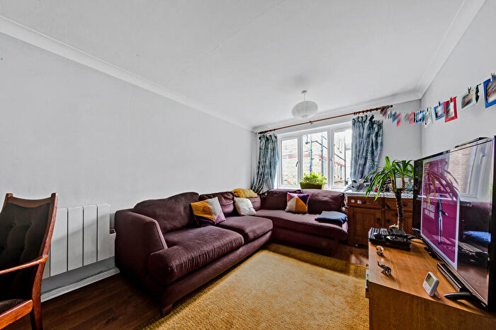 1 Bedroom Flat To Rent In Heathfield Drive, : Bed Rec Bath, CR4