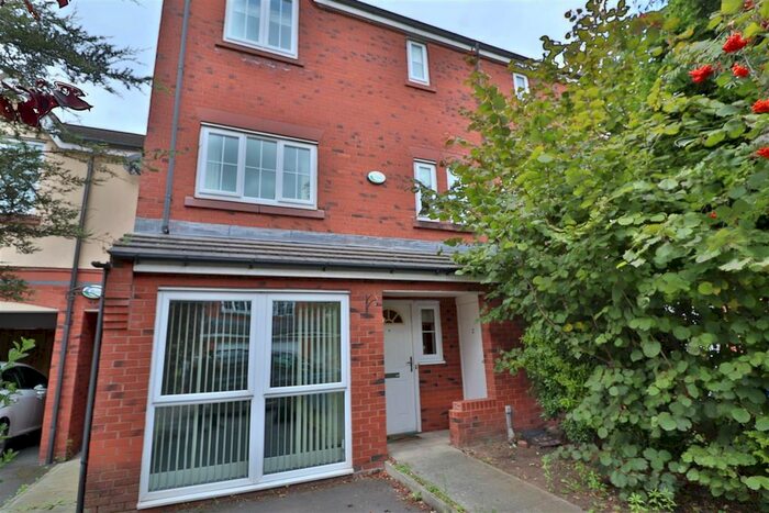 4 Bedroom Town House To Rent In Weavers Fold, Warrington, WA1