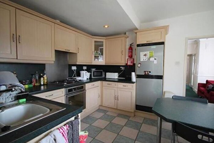 4 Bedroom House To Rent In Elmsthorpe Avenue - Bed Ex Bills, Lenton, East Midlands, NG7