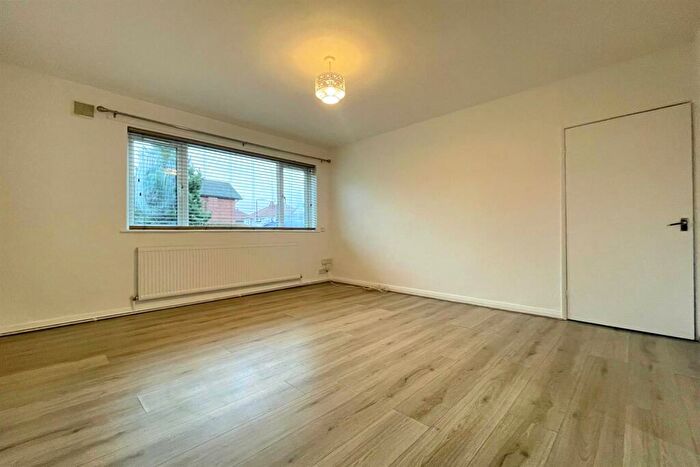 2 Bedroom Apartment For Sale In Windsor Court, Ashton Lane, Sale, M33