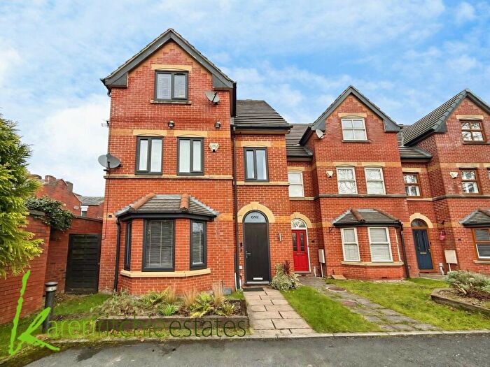 4 Bedroom Town House For Sale In Ash Lawns, Bolton, BL1