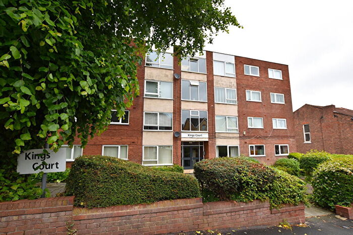2 Bedroom Flat For Sale In Kings Mount, Oxton, CH43