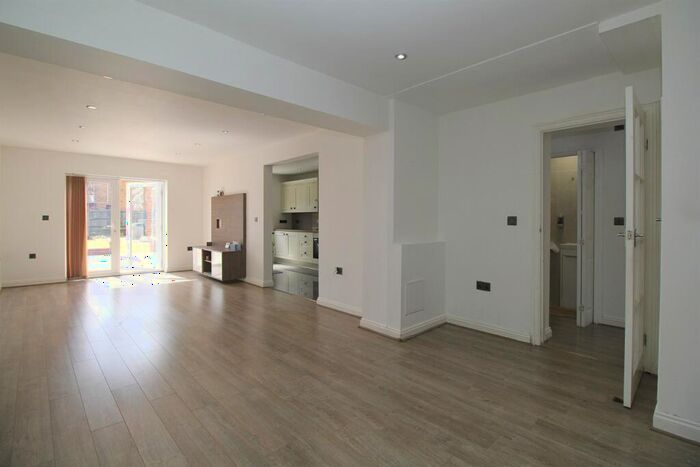 3 Bedroom Semi-Detached House To Rent In Bottleacre Lane, Loughborough, LE11