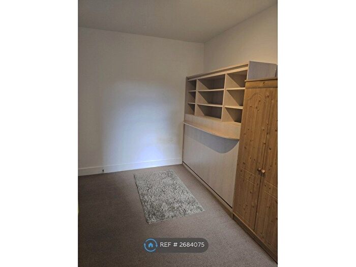 Studio To Rent In Lewin Road, London, SW16