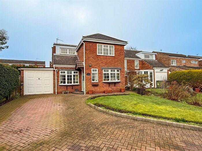 4 Bedroom Detached House For Sale In Lloyd Close, Hampton Magna, Warwick, CV35
