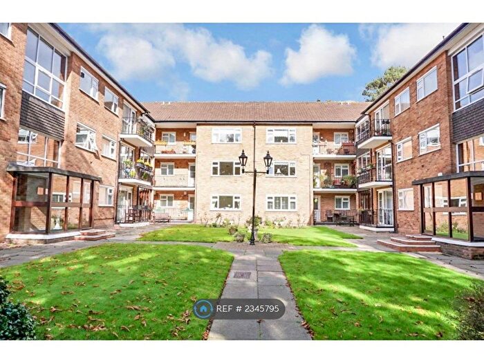 3 Bedroom Flat To Rent In Hawthornden Court, Sutton Coldfield, B76