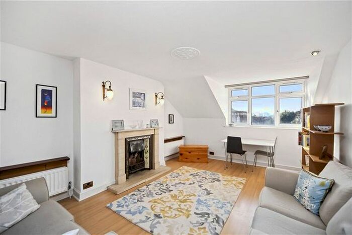 2 Bedroom Flat To Rent In Uxbridge Road, Shepherds Bush, London, W12