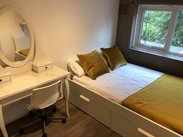 1 Bedroom Detached House To Rent In Colney Hatch Lane, London, N10